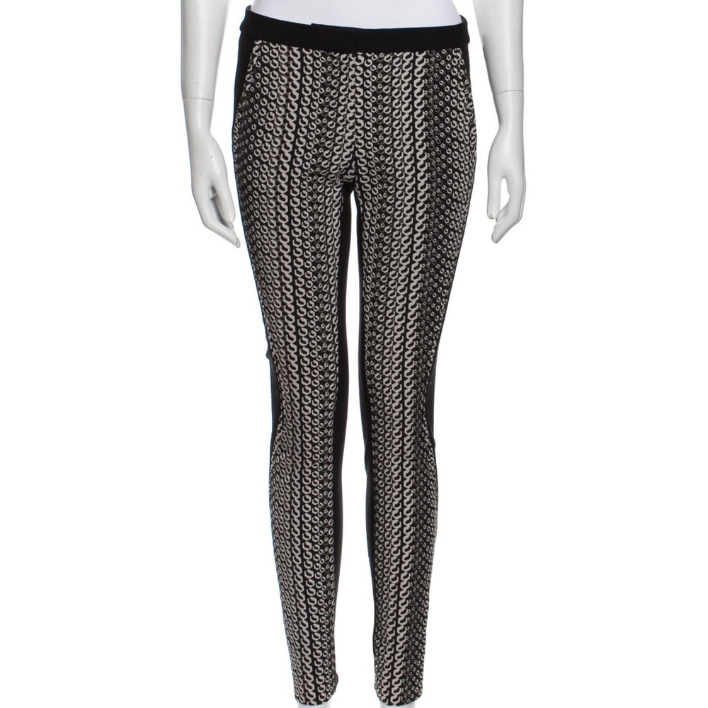 Cute Diane von Furstenburg printed skinny leg pants.